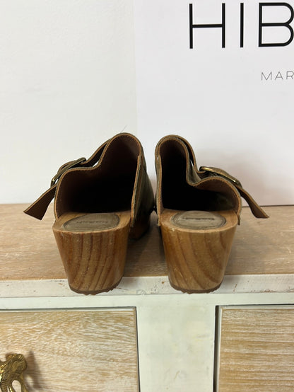 BA&amp;SH. Green leather clogs, size 39