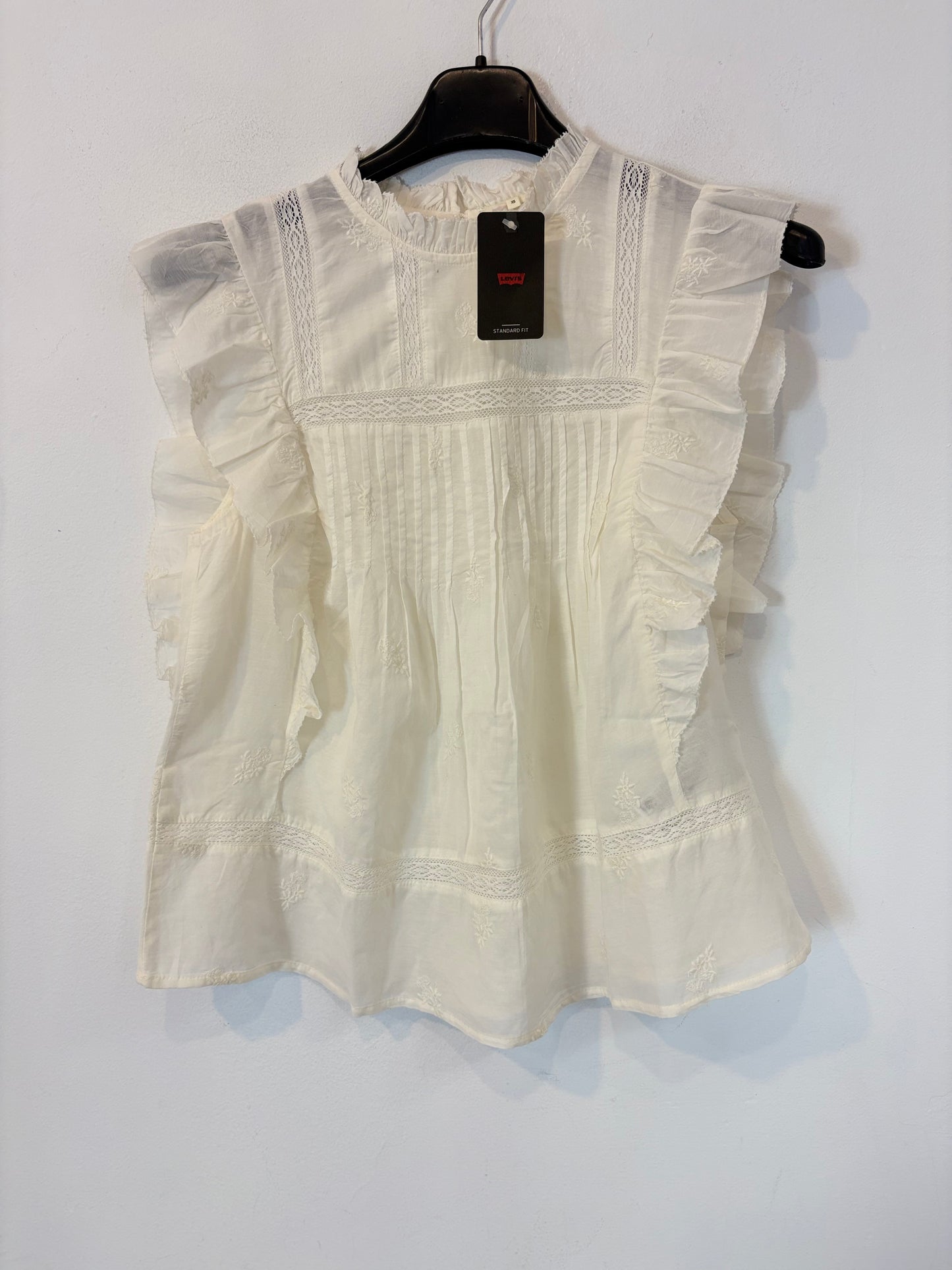 LEVI´S. Blusa blanca bordados