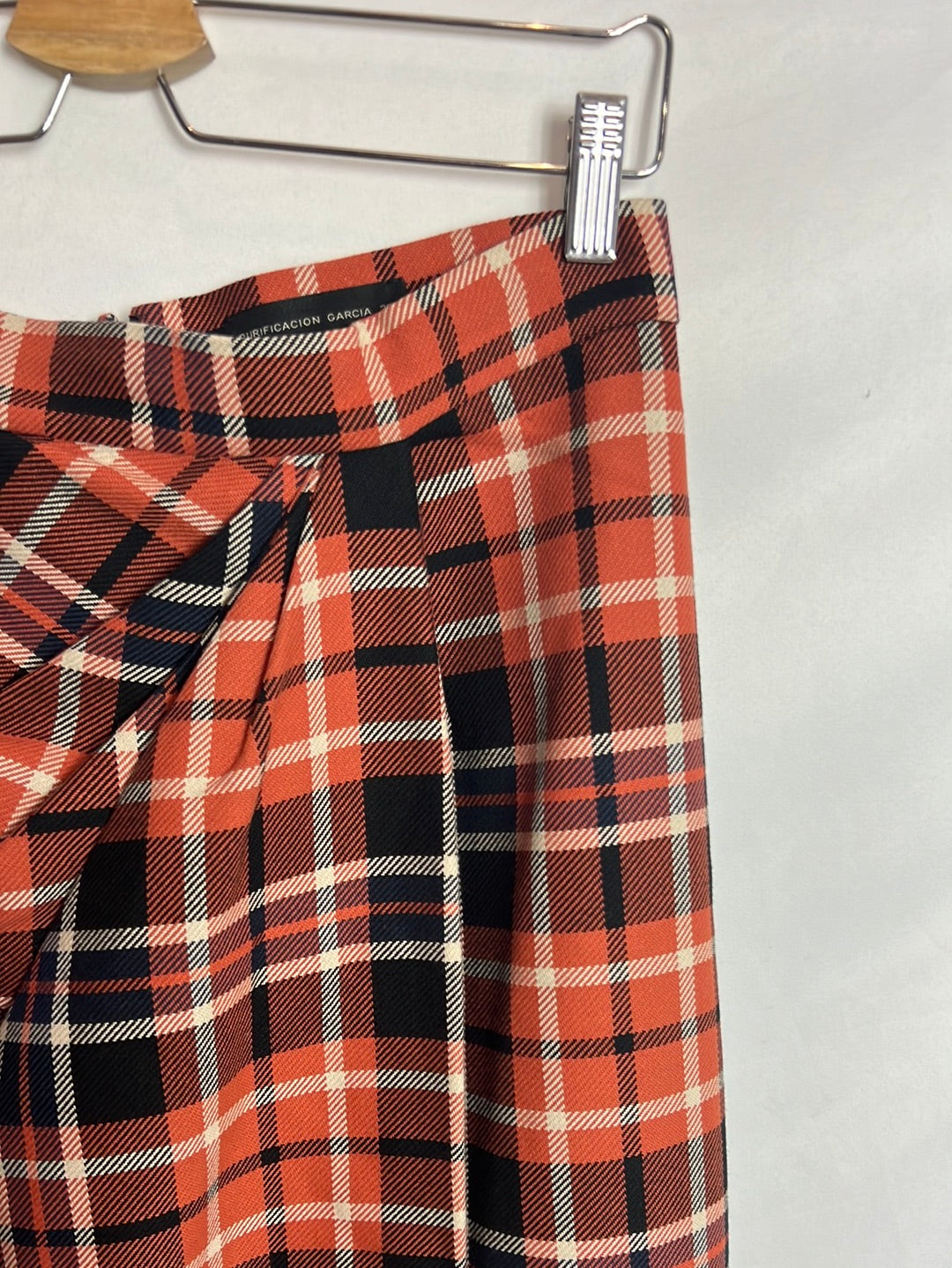 PURIFICACIÓN GARCIA. Checkered midi skirt with slit. Size 38