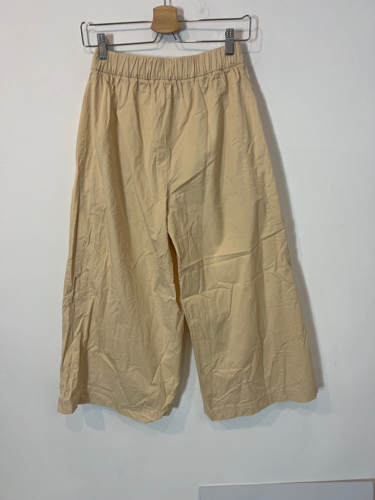 MAKSU. Pantalón ancho fluido beige T.s