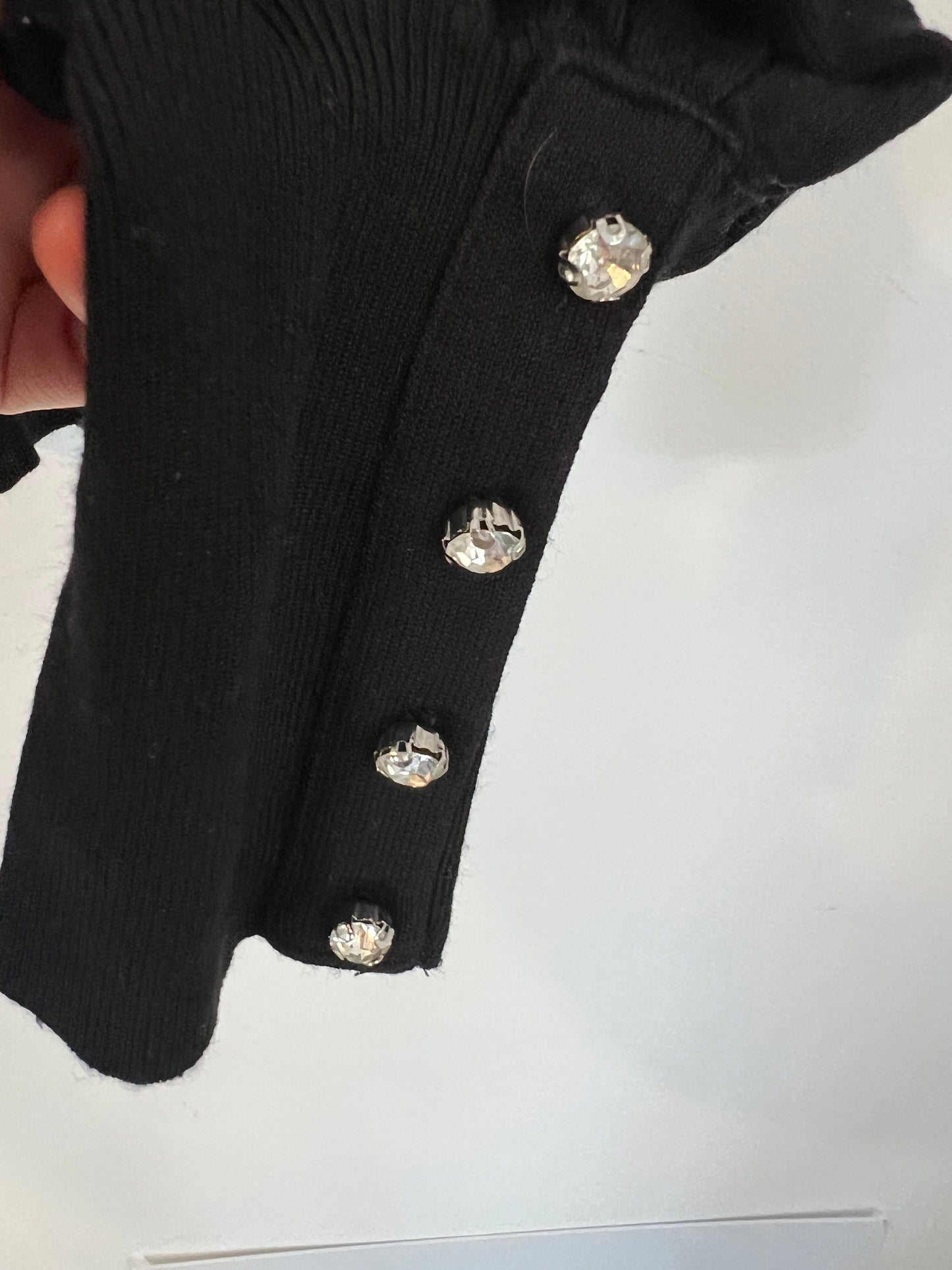 MANGO. Jersey negro cuello alto. T L (M)