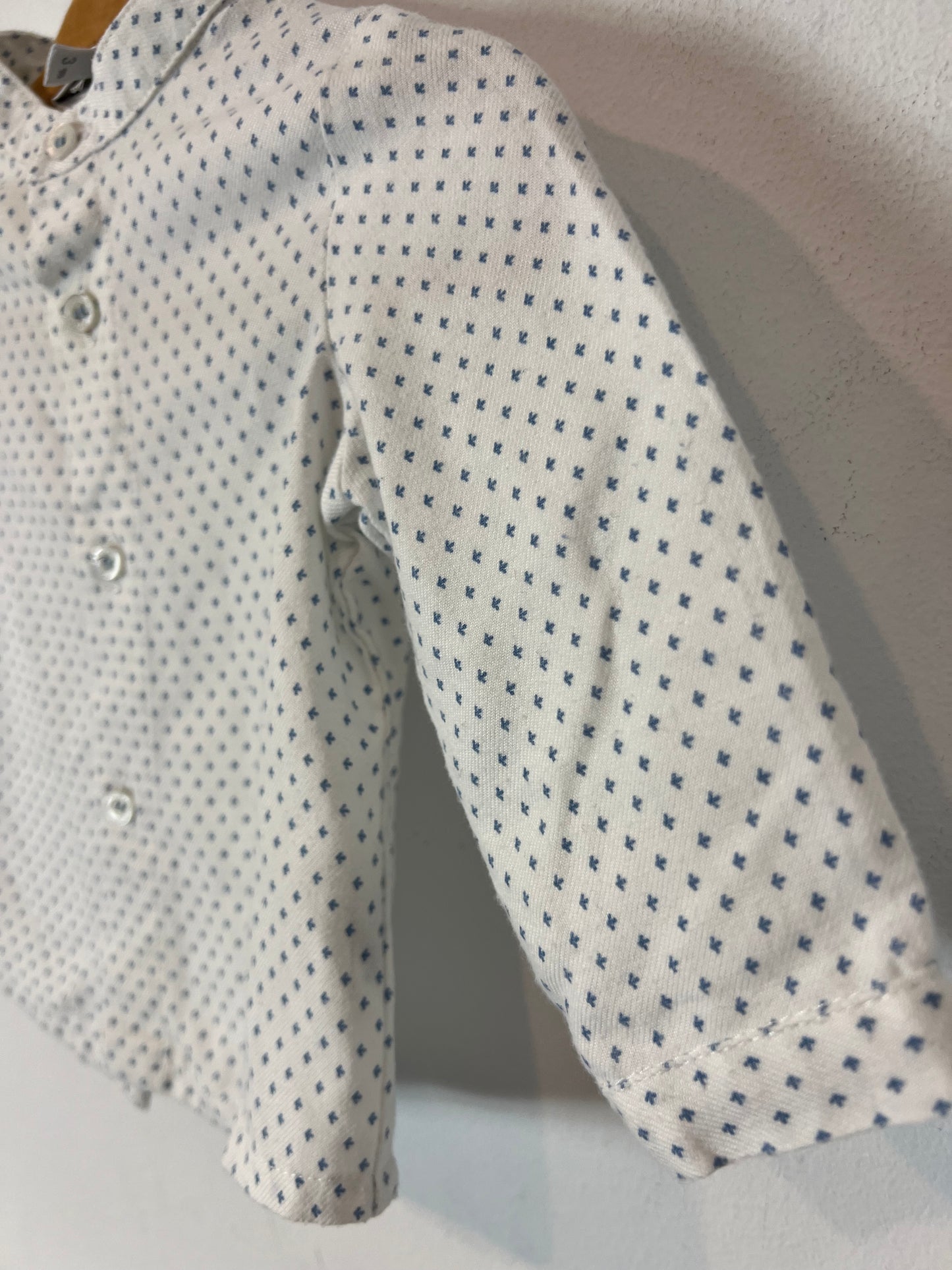 OTRAS. Camisa bebé cuello mao. T 3 meses