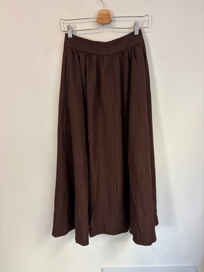 Falda midi marón fluida