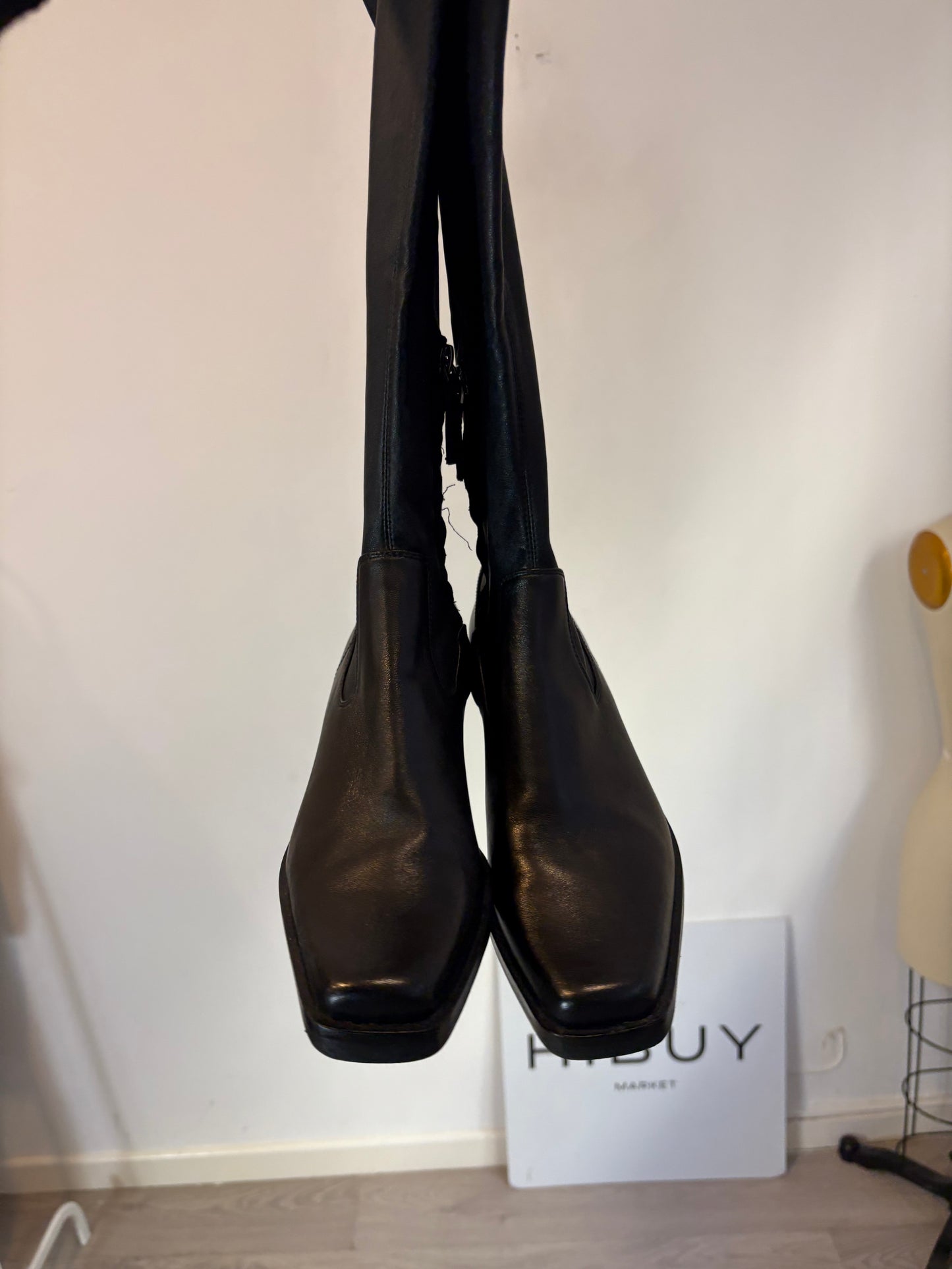 MASSIMO DUTTI. Botas camperas piel en nergo