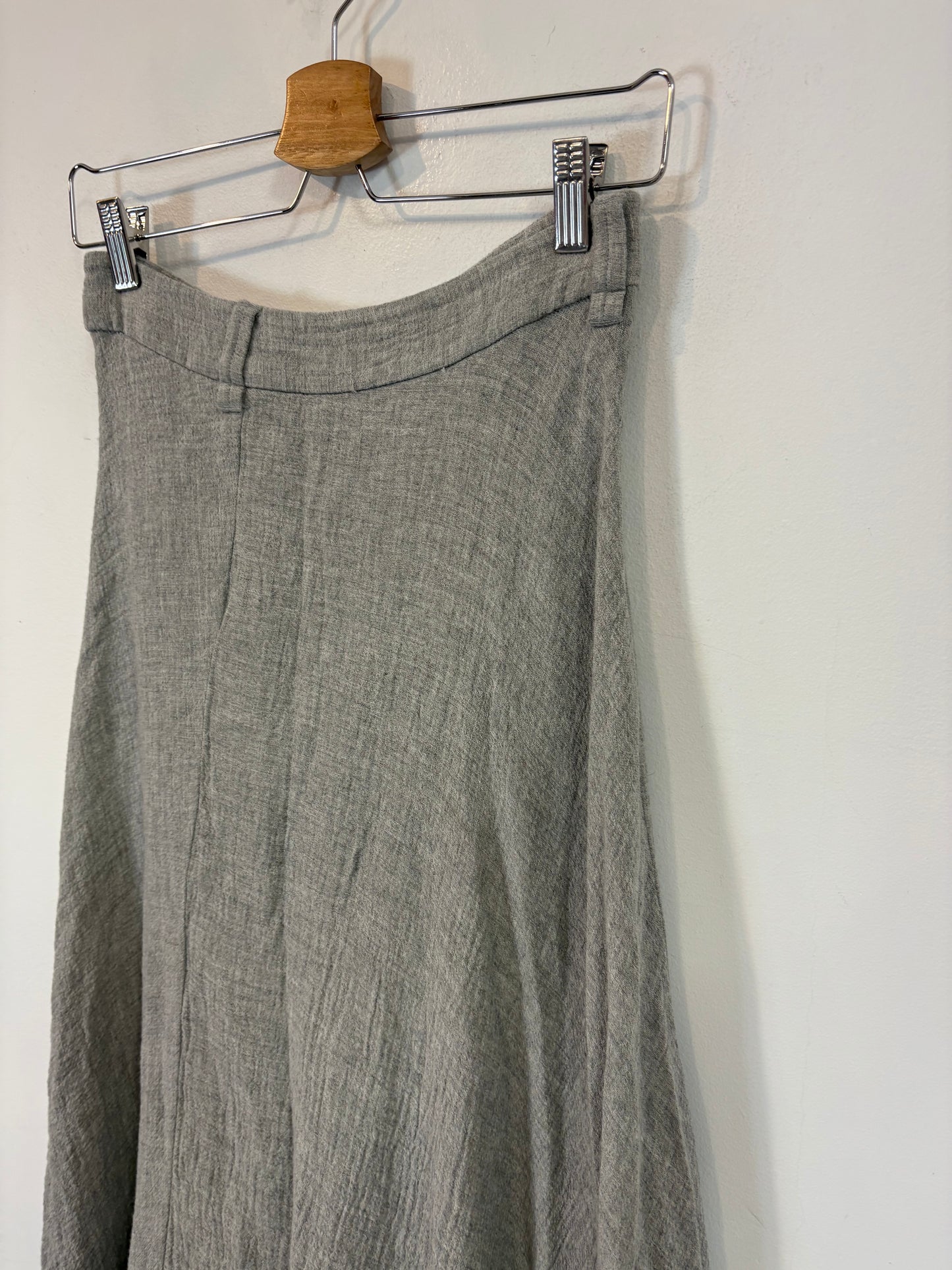 MASSIMO DUTTI. Falda midi gris textura
