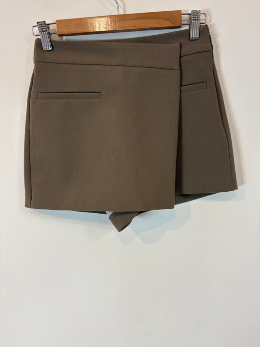 ZARA. Falda pantalón gris verdoso. T XS
