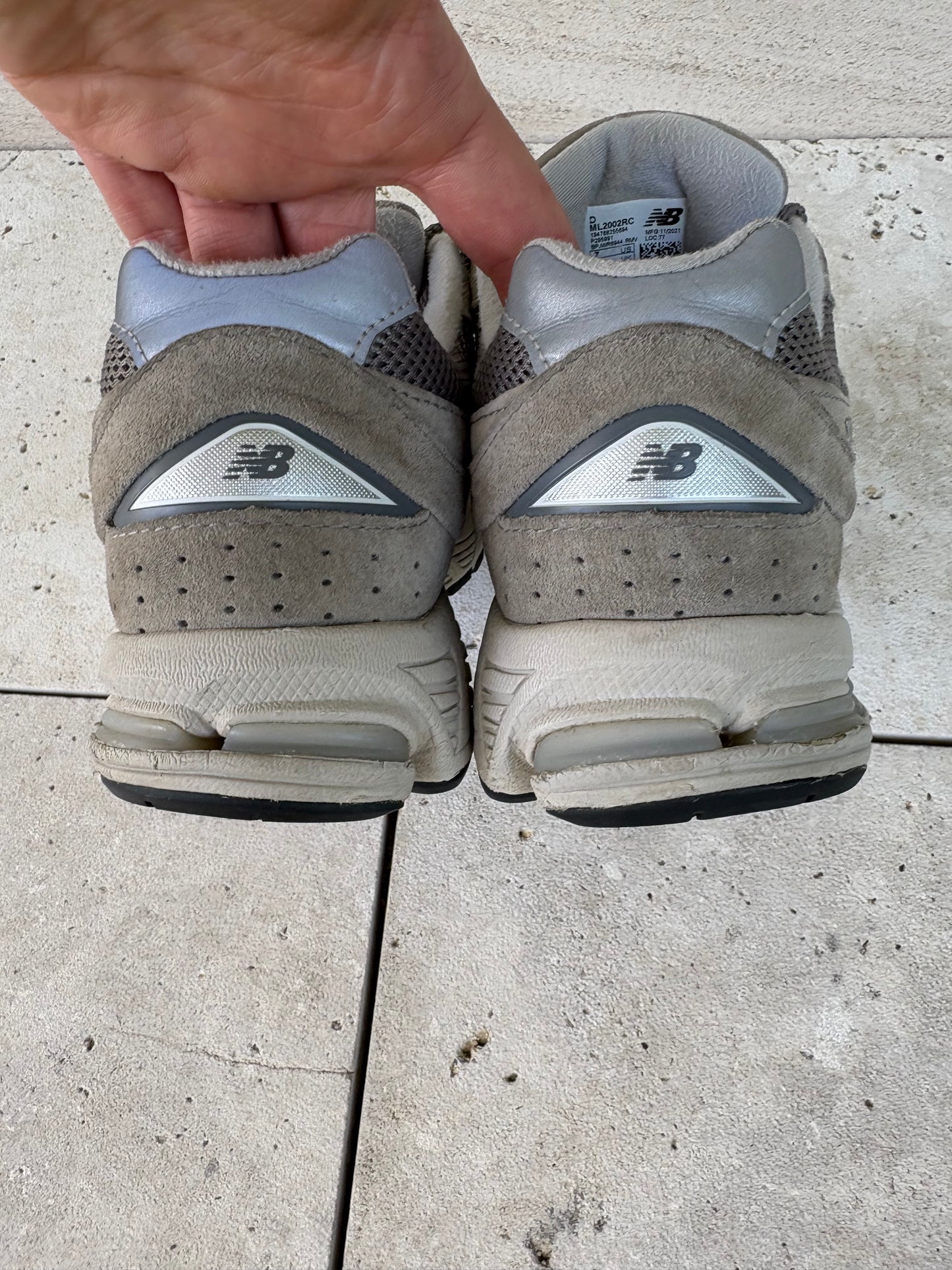 NEW BALANCE. Zapatillas modelo 2002R. T 40