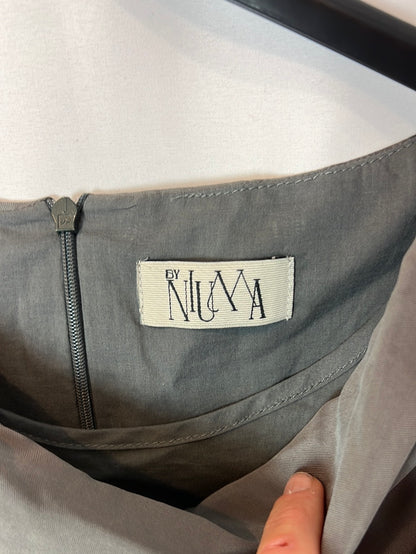 BY NIUMA. Gray textured dress with openings. T.S.