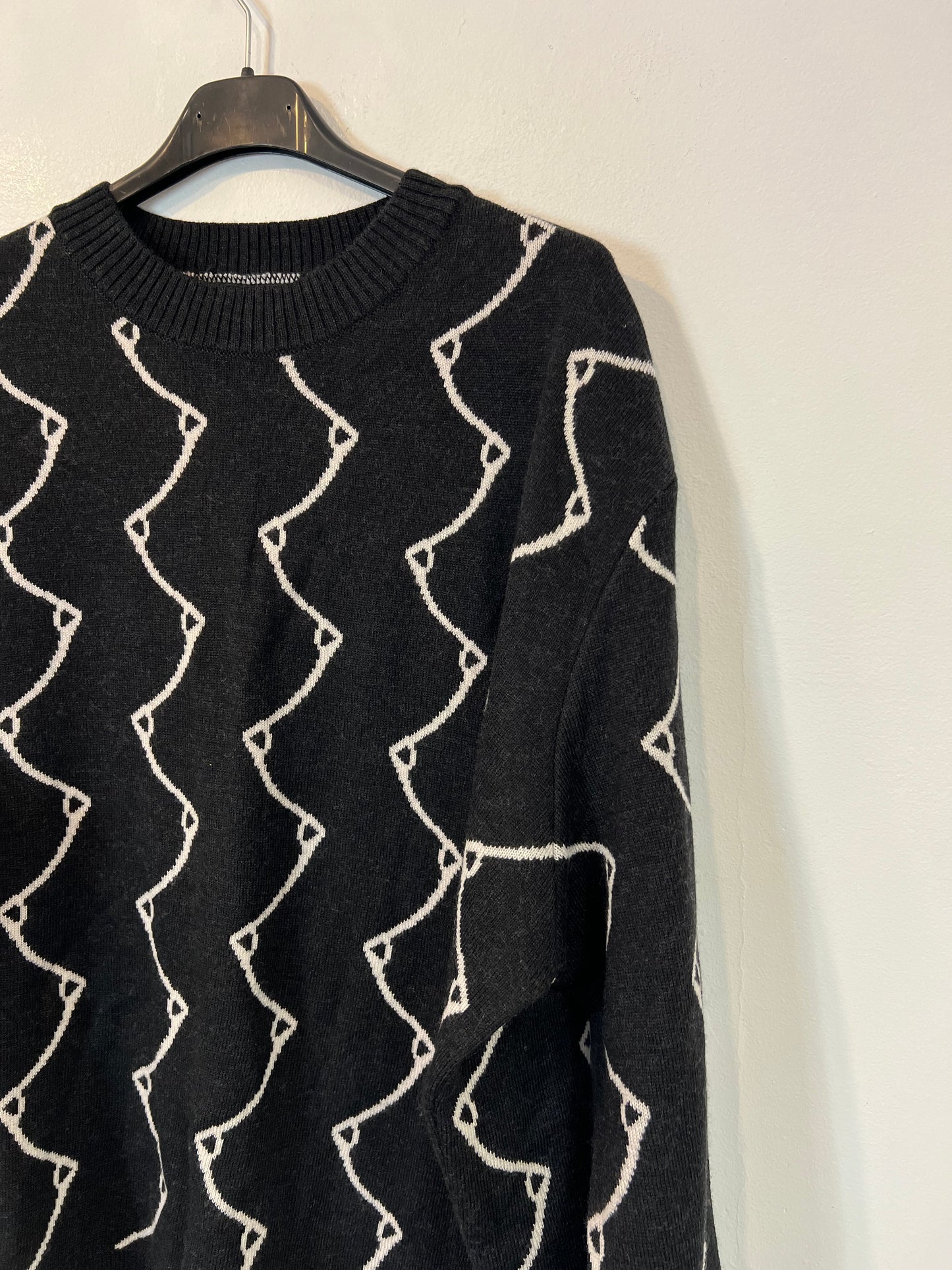 LA CASITA DE WENDY. Jersey negro lana dibujo