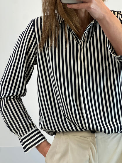 H&M. Blusa fluida rayas blancas y negras. T 38