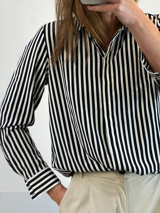 H&M. Blusa fluida rayas blancas y negras. T 38