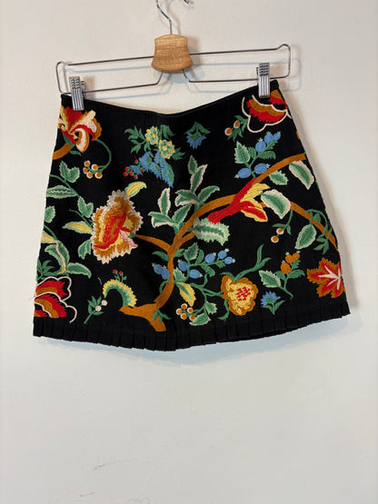 ZARA. Falda negra bordados
