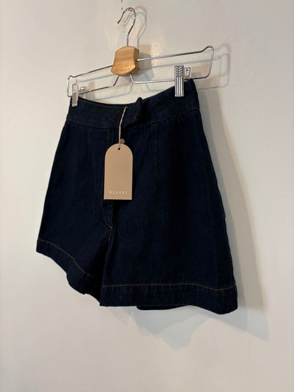 MESHKI . Conjunto denim chaleco y bermuda