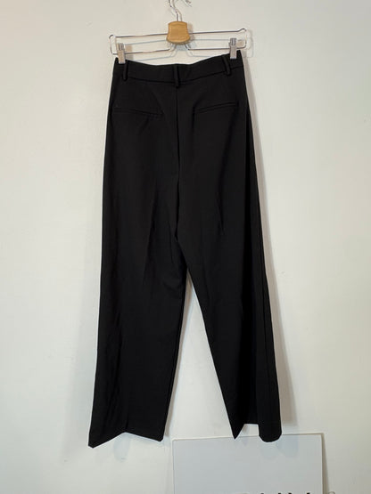 ZARA. Pantalón negro sastre