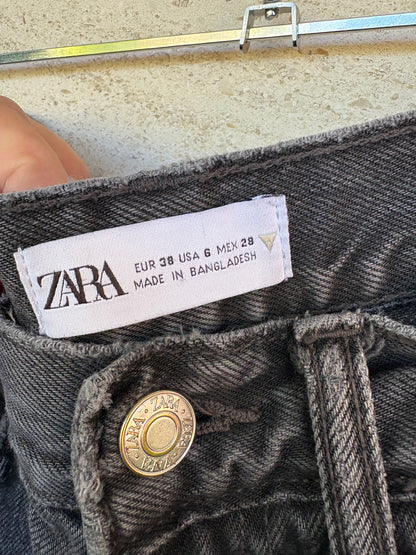 ZARA. Denim recto gris oscuro. T 38