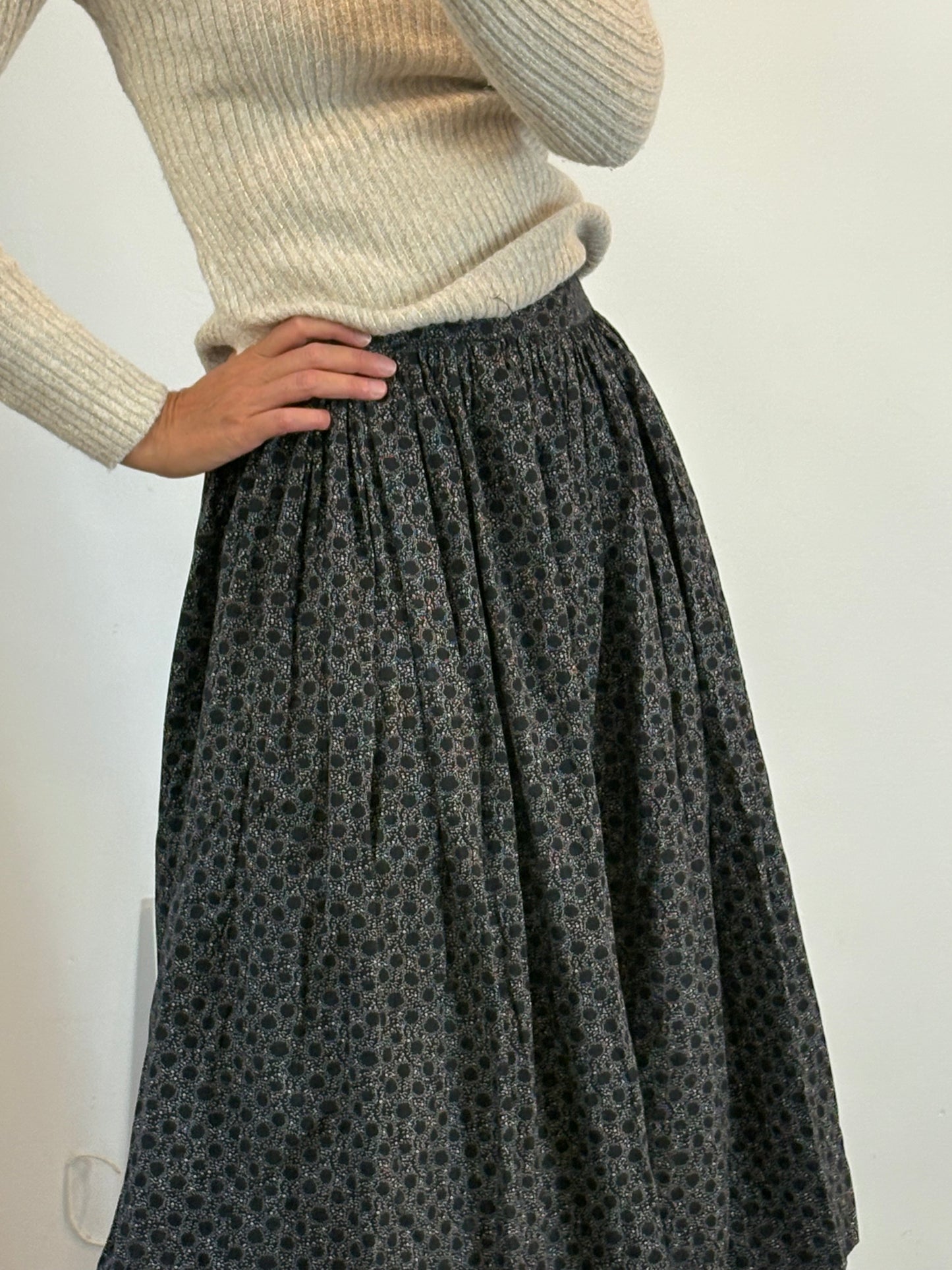 EVA VELAZQUEZ. Blue printed midi skirt. T.S.