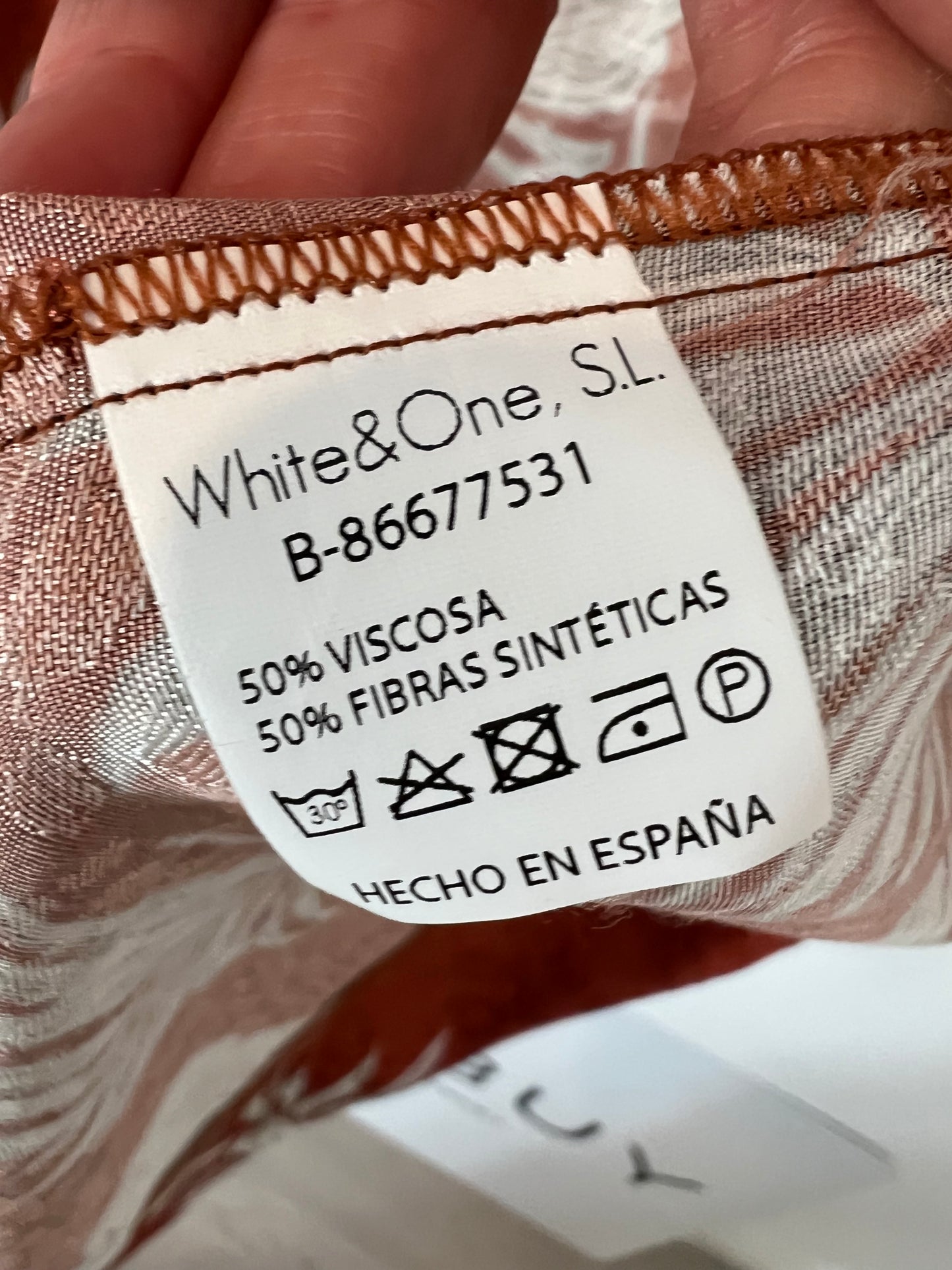 WHITE&amp;ONE. Tile flower kimono Tu(M)