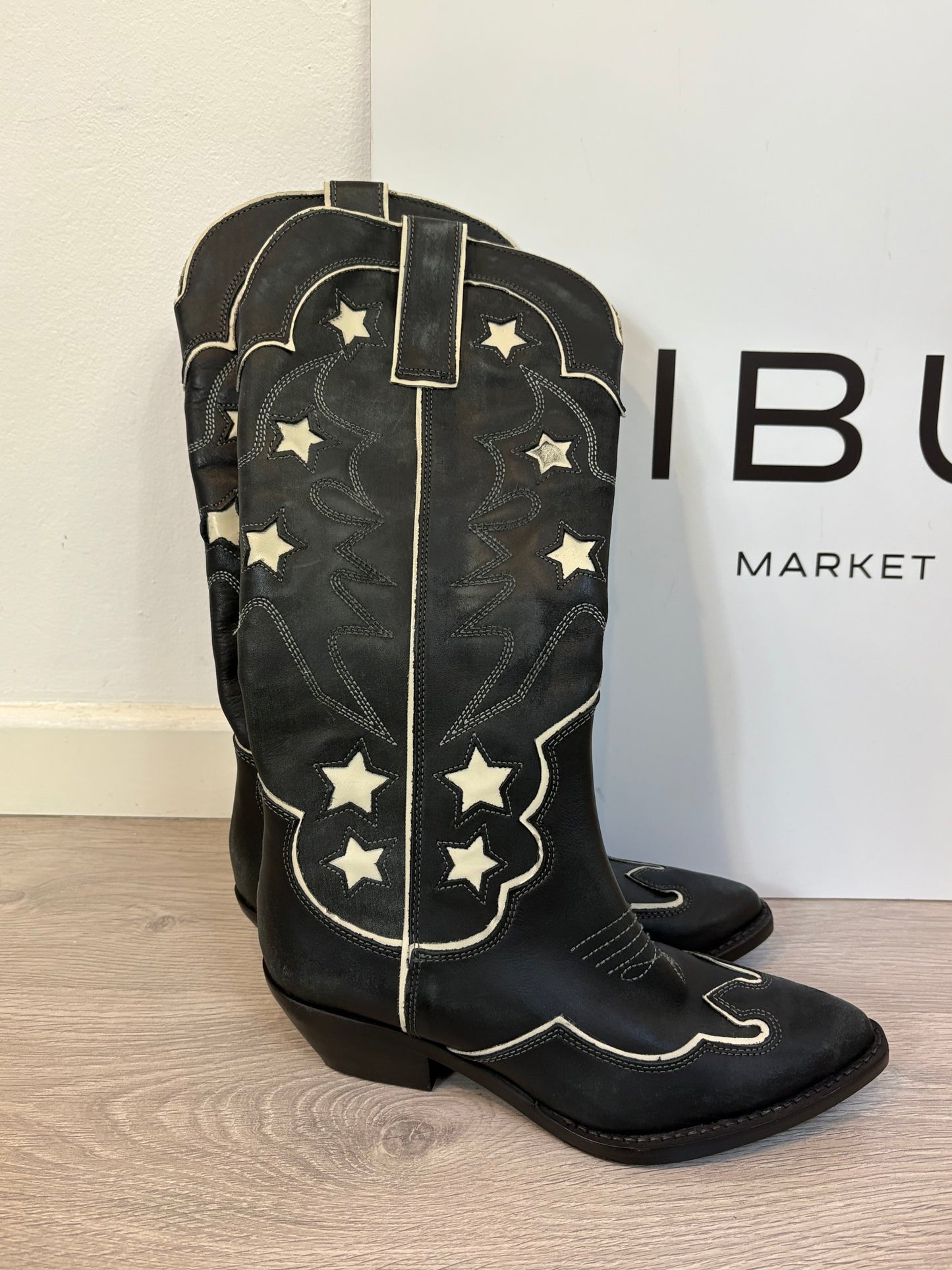 ZARA. Botas piel estrellas