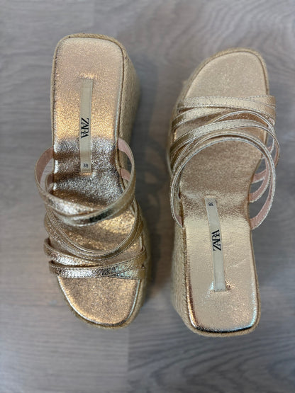 ZARA. Sandalias plataforma esparto. T 38