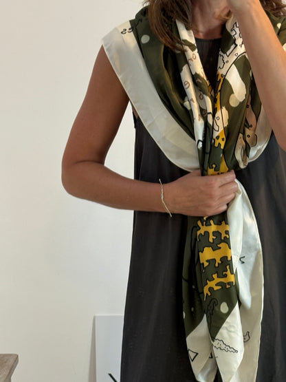 PARFOIS. Pañuelo verde estampado