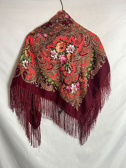 OTRAS. Pañuelo burdeos estampado flecos