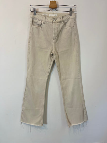 MANGO. Pantalón beige acampanado  T.38