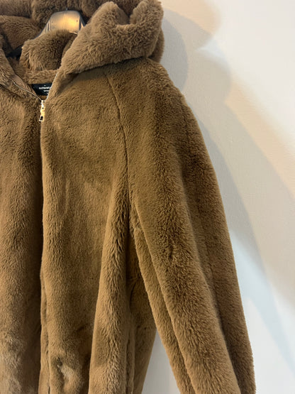 LEFTIES. Brown fur coat. T.L.