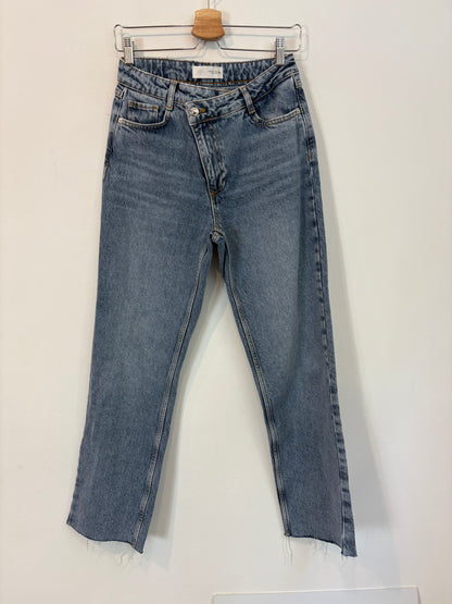 ZARA. Denim recto detalle cremallera. T 36