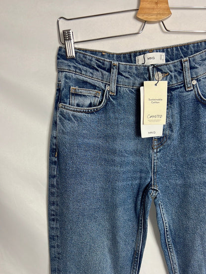 MANGO. Straight-leg jeans with slits. Size 34