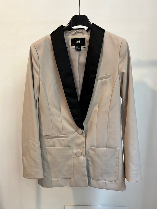 H&amp;M. Beige blazer with black lapel. Size 34