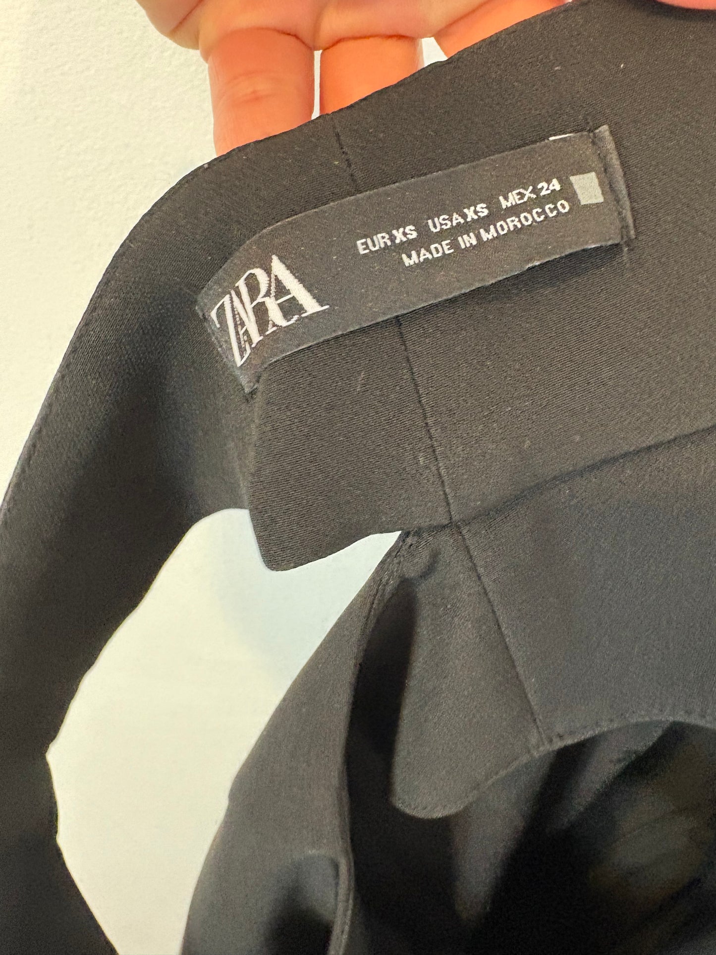 ZARA. Falda tubo negra abertura