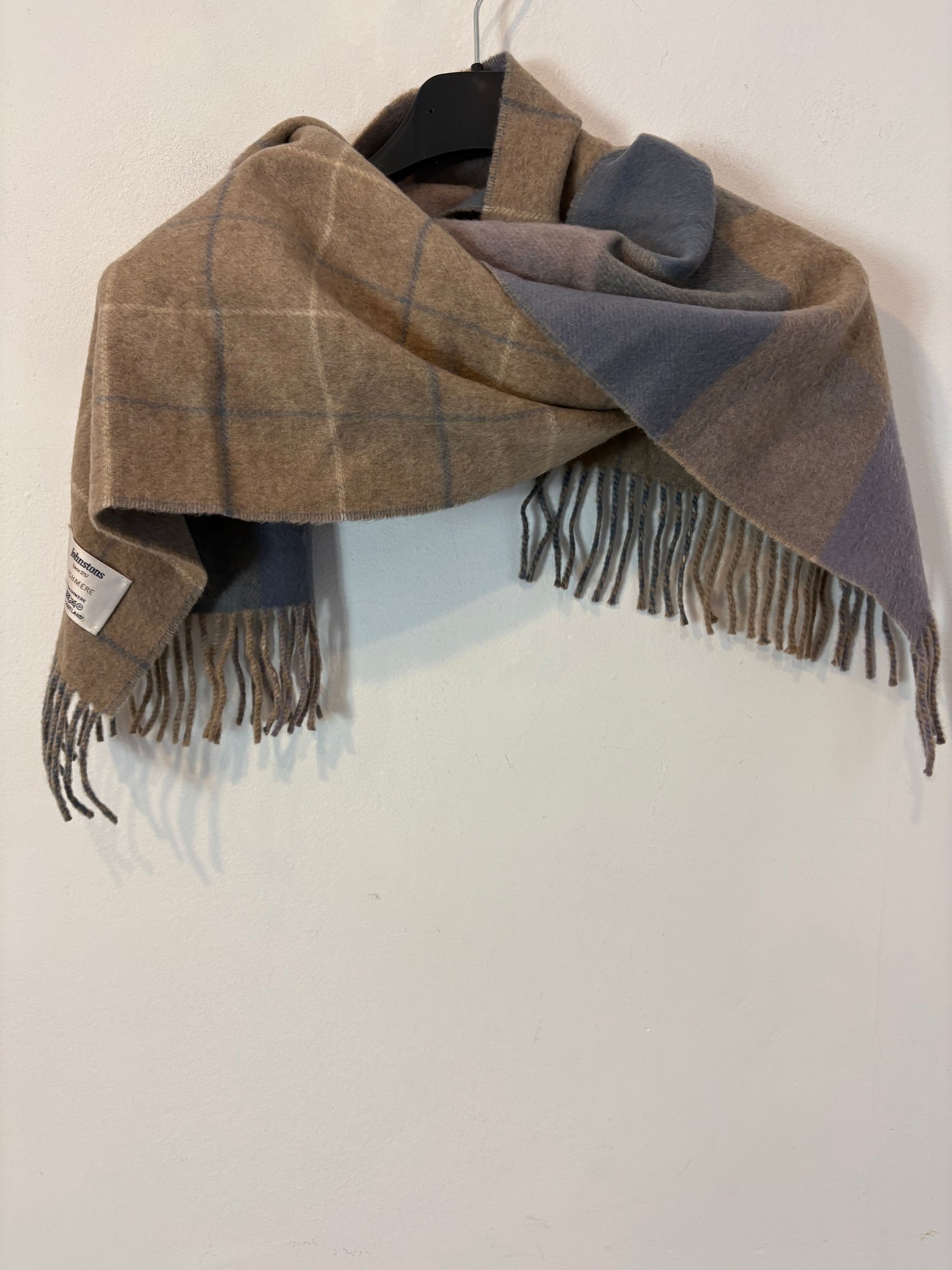 JOHNSTONS OF ELGIN. Bufanda cuadros cashmere