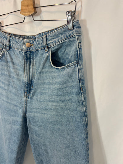 MASSIMO DUTTI. Light straight denim. T 40