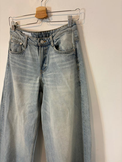 ZARA. Pantalón denim ancho