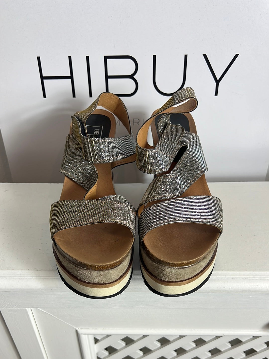 BELLE HARI. Cuñas tiras brillo T.40