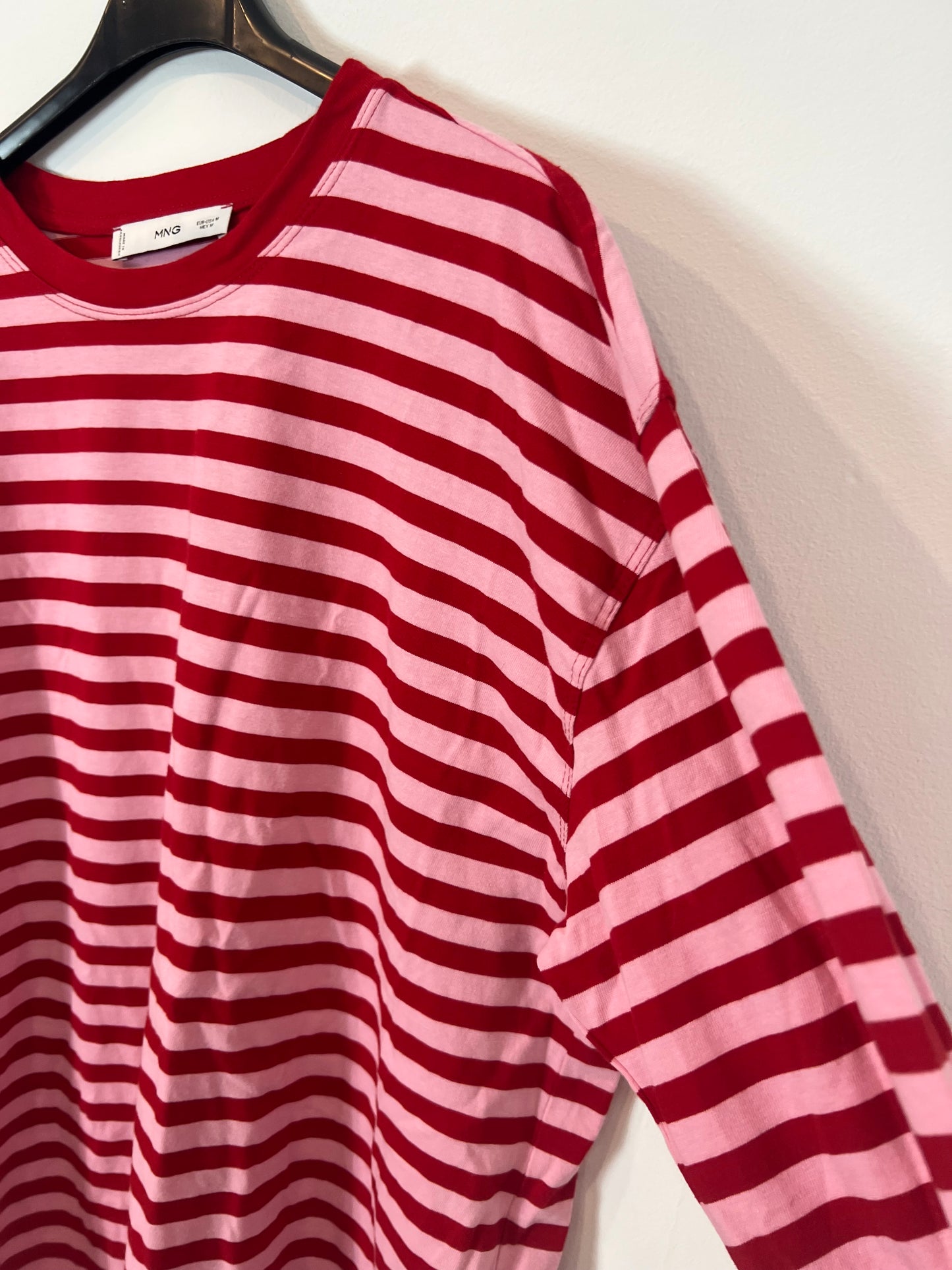 MANGO. Camiseta rayas rosa y roja T.m