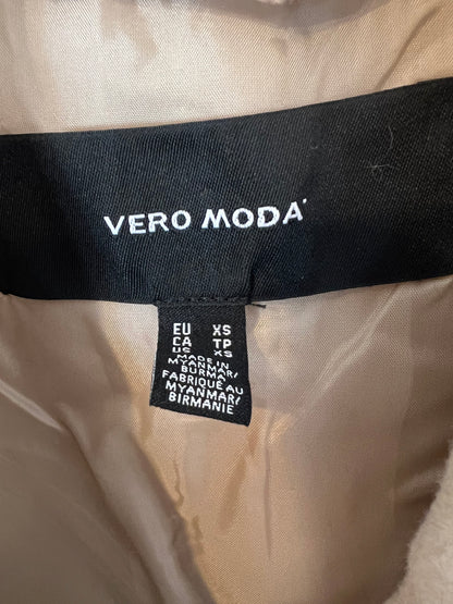 VERO MODA. Chaqueta beige cruzada. T XS