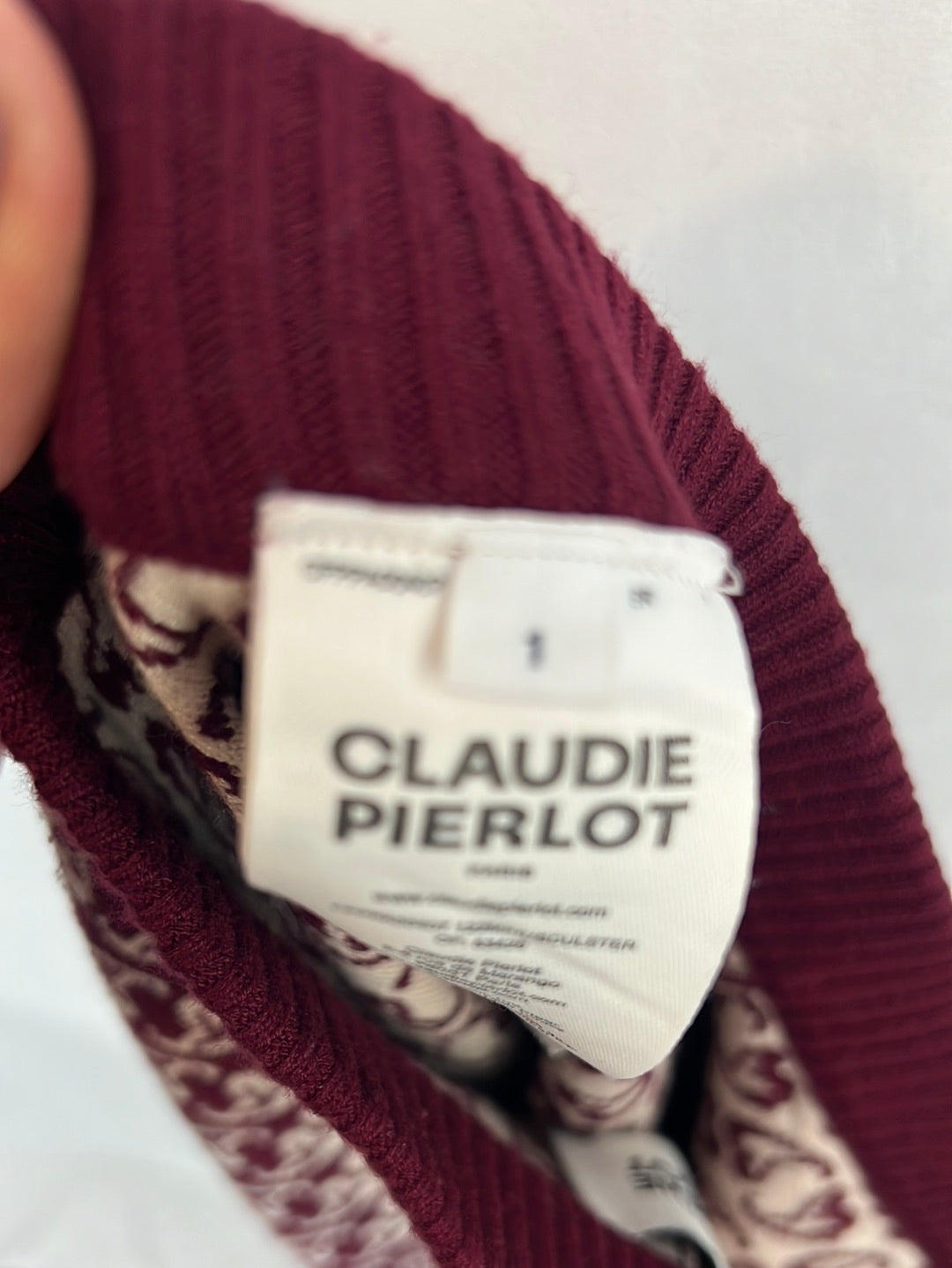 CLAUDIE PIERLOT. Total look punto burdeos estampado. T 1 (S)