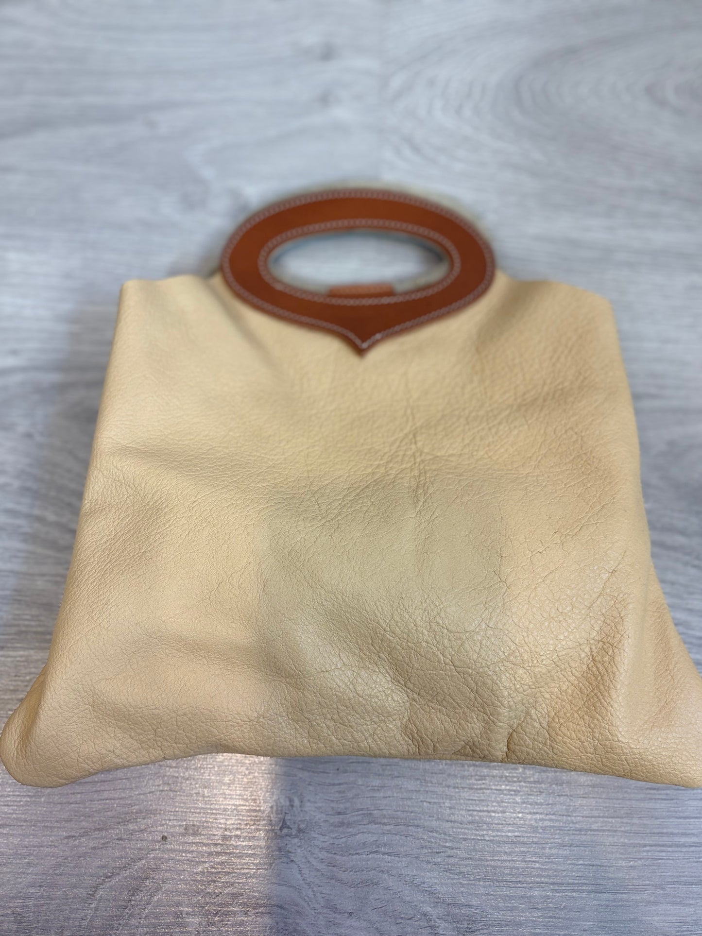OTRAS. Bolso de mano piel