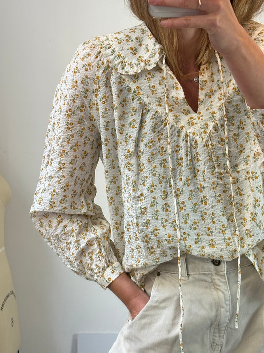 MANGO. Blusa flores mini textura