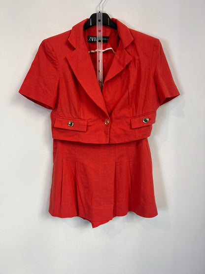 ZARA. Total look rojo blazer crop  y pantalón T.xs