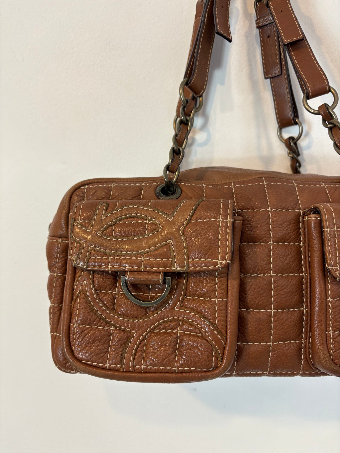 PURIFICACIÓN GARCIA. Bolos de hombro piel costuras