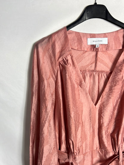 SCALPERS. Vestido corto rosa textura T. M