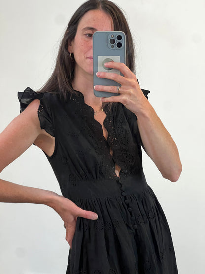 Vestido negro troquelado