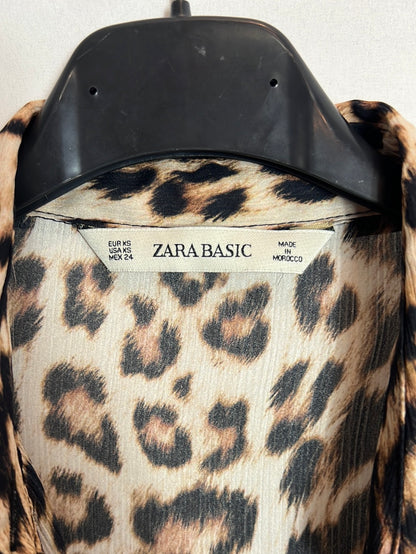 ZARA. Flowing animal print blouse. T XS