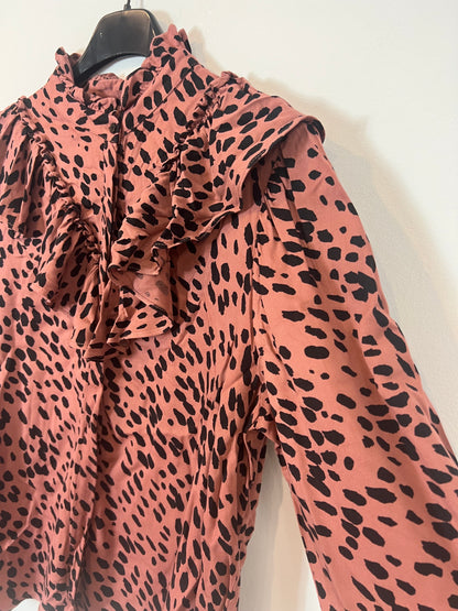 OTRAS. Blusa fluida estampada detalle volantes. T S