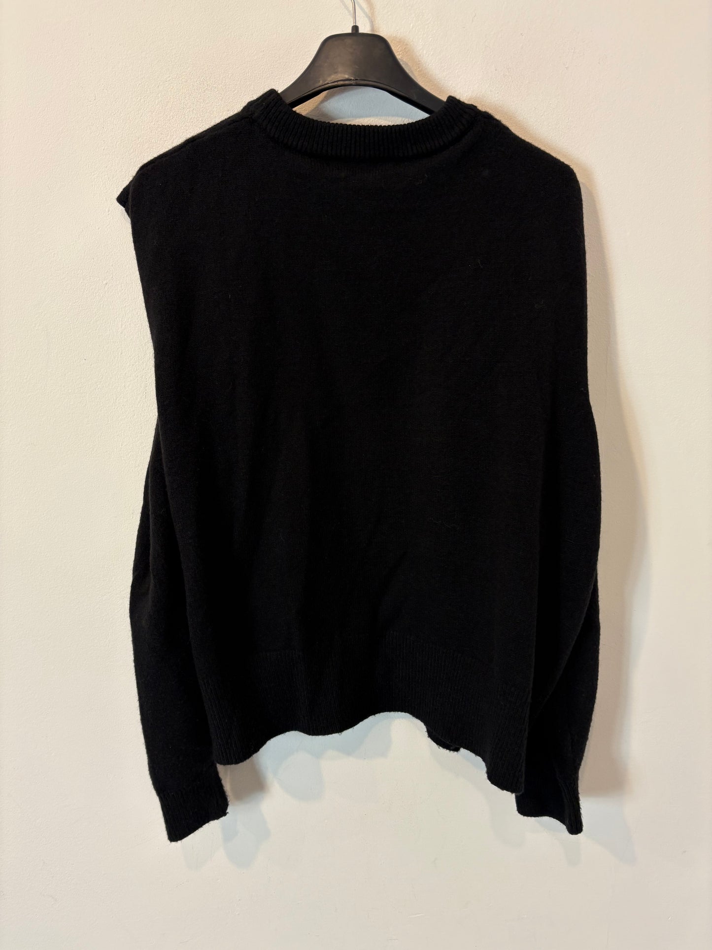 ZARA. Jersey negro detalle hombro