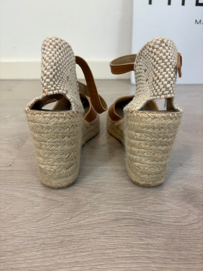 LATOUCHE. Sandalia esparto camel