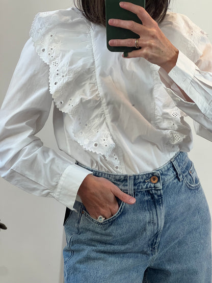 TARA JARMON. Blusa blanca volantes  T.42 (m)