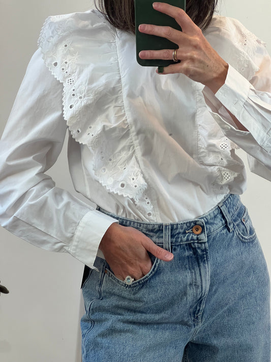 TARA JARMON. Blusa blanca volantes  T.42 (m)